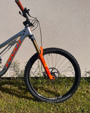 Used Pivot FIREBIRD Pro XT/XTR - Air w/ Carbon Wheels 2022 2022 Mountainbike — image 4 of 6