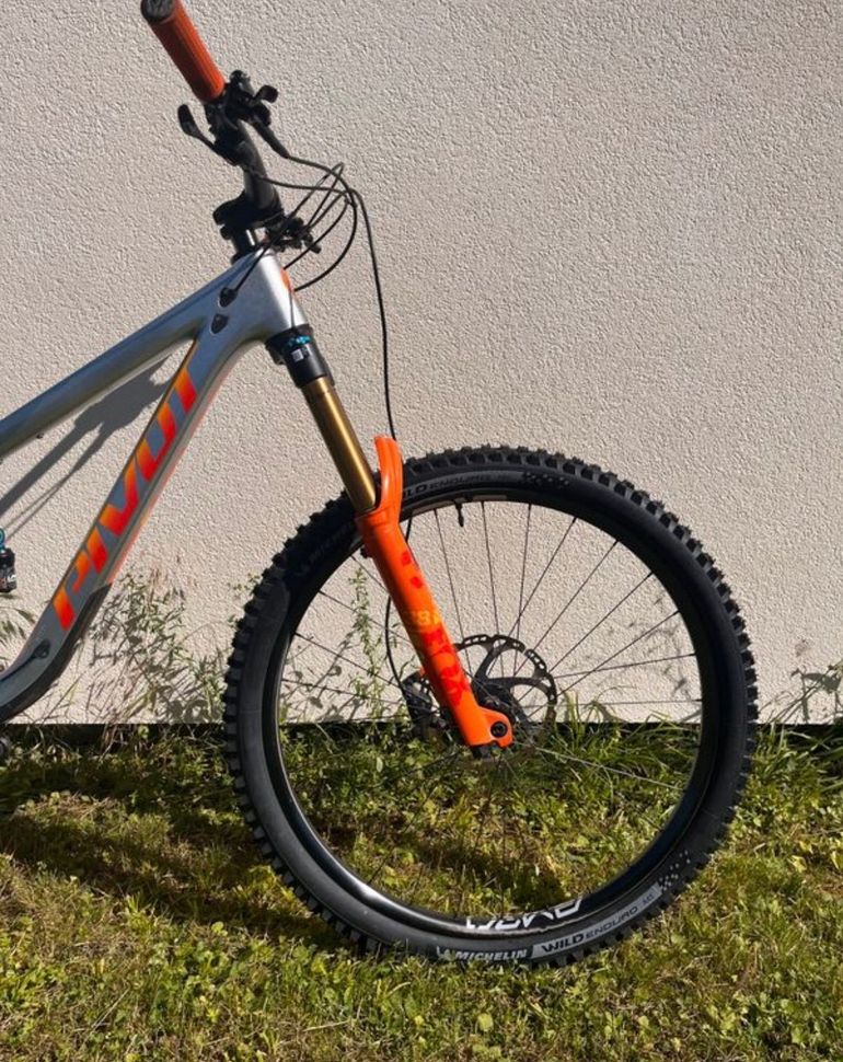 Used Pivot FIREBIRD Pro XT/XTR - Air w/ Carbon Wheels 2022 2022 Mountainbike — image 4 of 6