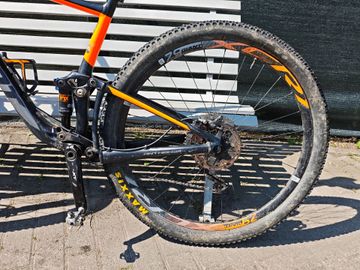 Used Giant Anthem Shimano Deore XT 2018 Mountainbike, Black — image 8 of 9