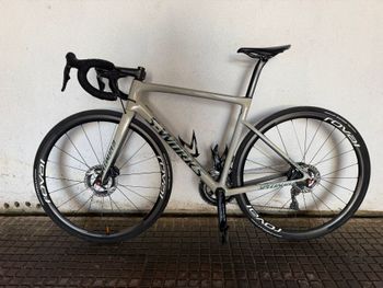 Used Specialized S-Works Tarmac Disc - Dura Ace Di2 2020 2020 Road & Gravel — image 2 of 10