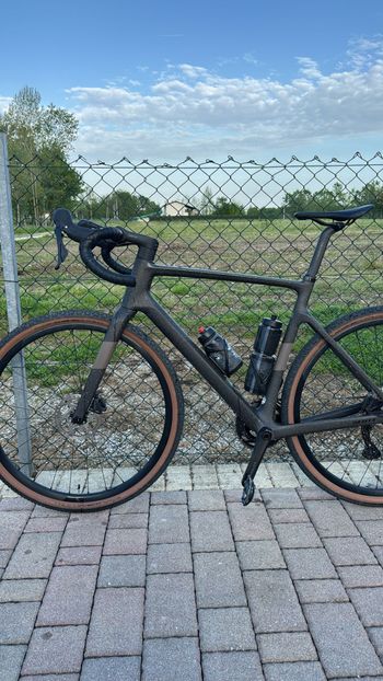 Used Scott Addict Gravel 40 2024 2024 Road & Gravel, Black — image 3 of 6