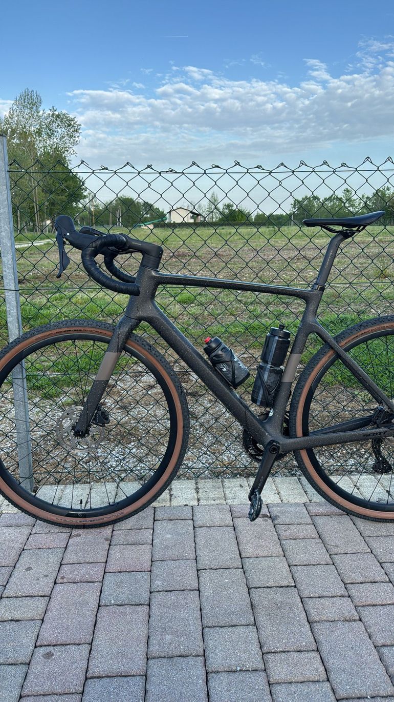 Used Scott Addict Gravel 40 2024 2024 Road & Gravel, Black — image 3 of 6