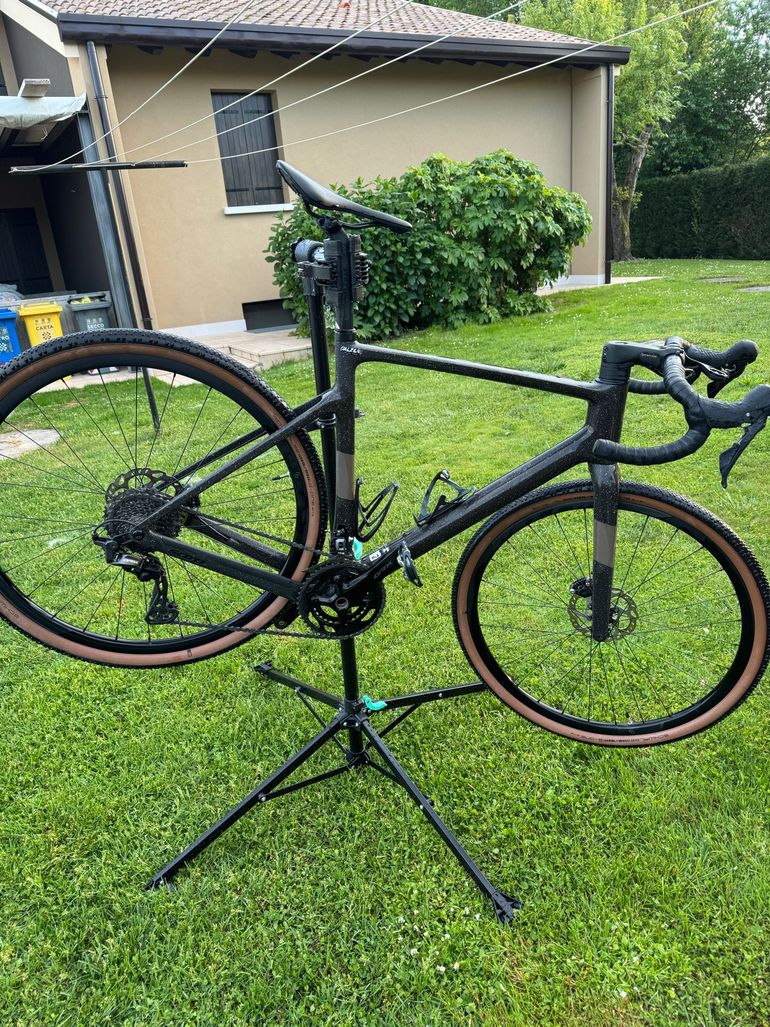 Used Scott Addict Gravel 40 2024 2024 Road & Gravel, Black — image 1 of 6