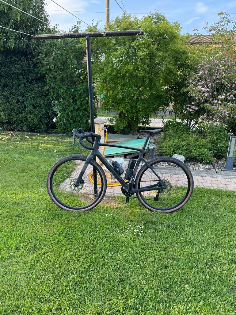 Used Scott Addict Gravel 40 2024 2024 Road & Gravel, Black — image 2 of 6