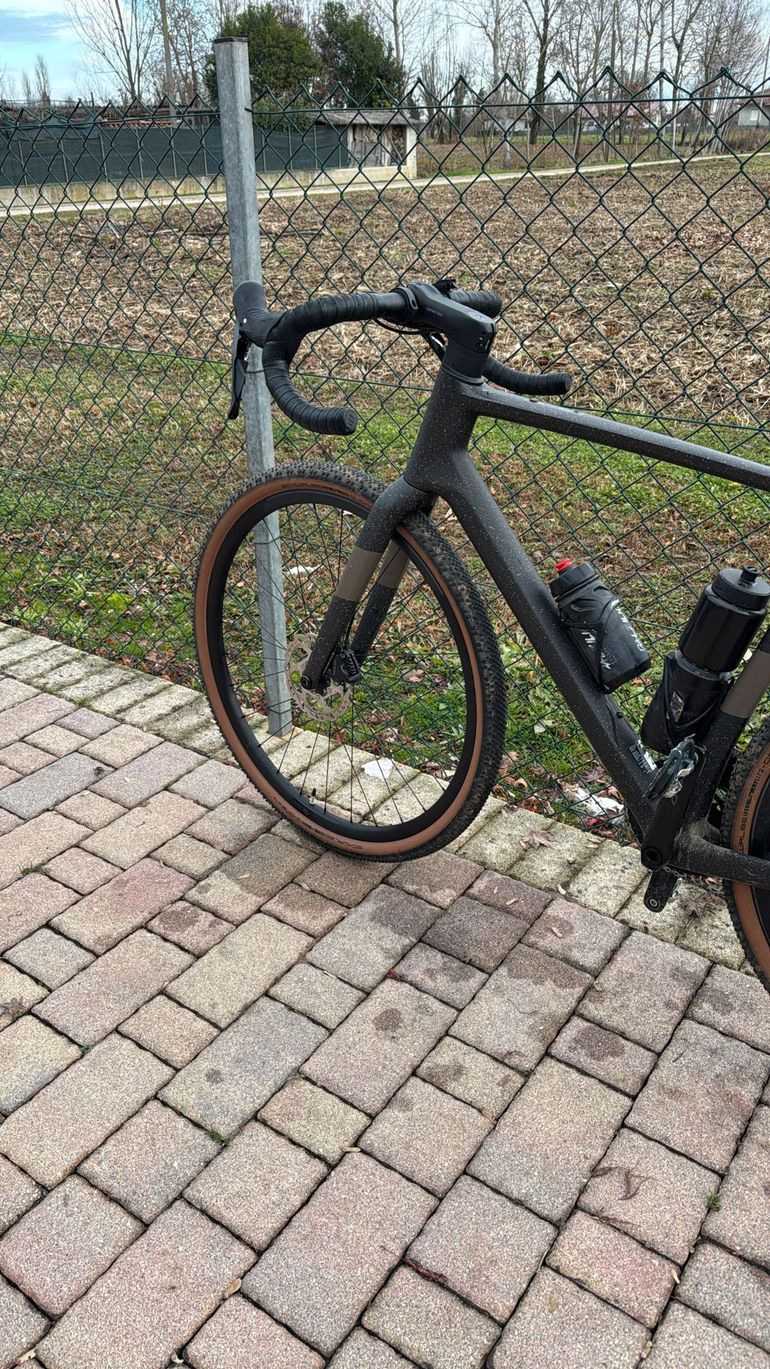 Used Scott Addict Gravel 40 2024 2024 Road & Gravel, Black — image 5 of 6