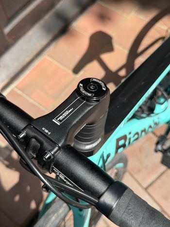 Used Bianchi Infinito XE Ultegra 2021 2021 Road & Gravel, Blue — image 4 of 9