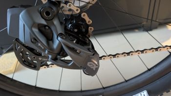 Used Santa Cruz Blur SRAM GX Eagle AXS 2025 Mountainbike, Gris claro — image 5 of 6