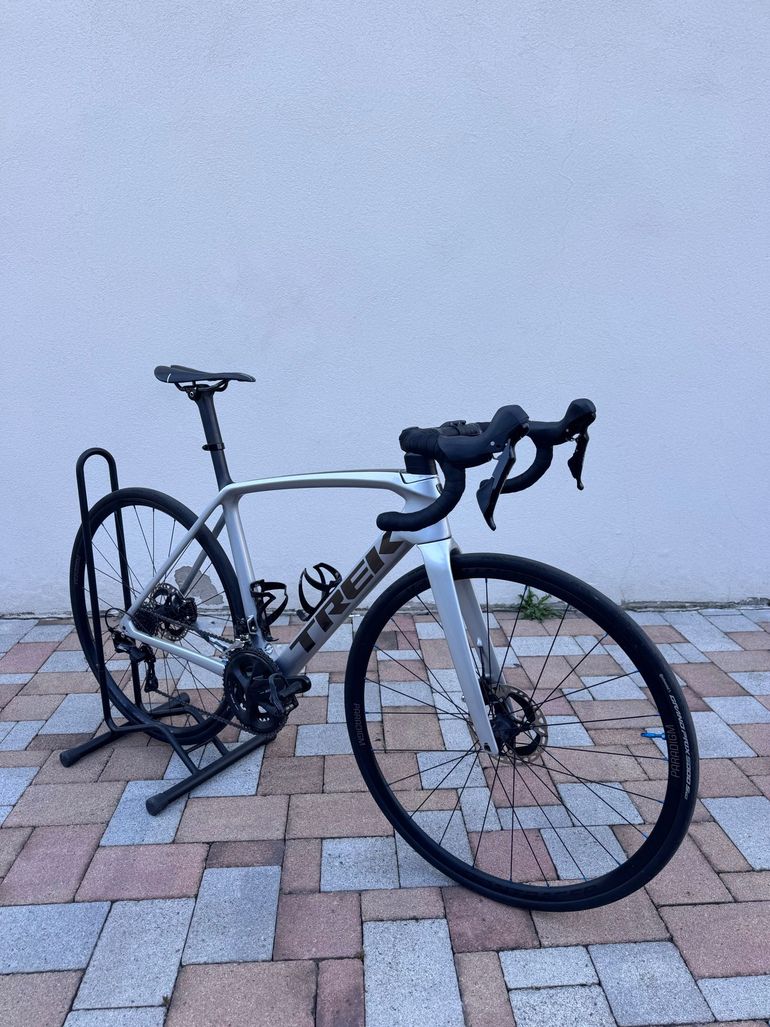 Used Trek Émonda SL 5 Disc 2021 2021 Road & Gravel — image 1 of 3