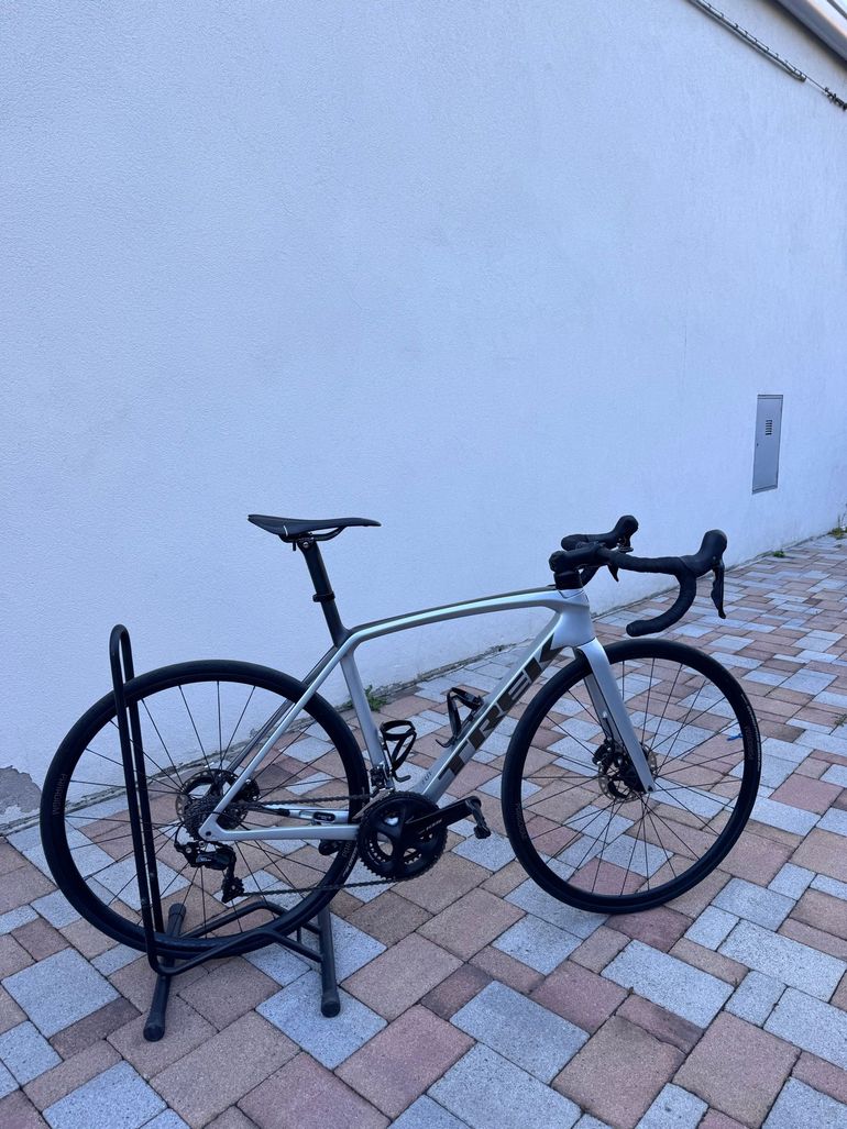 Used Trek Émonda SL 5 Disc 2021 2021 Road & Gravel — image 2 of 3