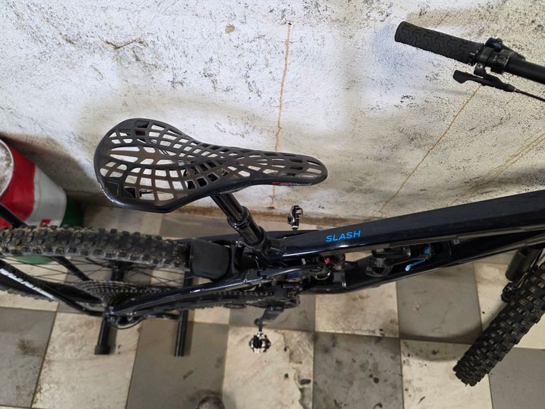Used Trek Trek Slash 8 Gen 6 2022 Mountainbike — image 6 of 7