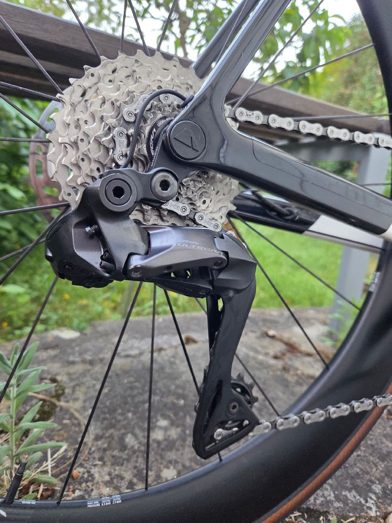Used Canyon Ultimate CF SL 8 Aero 2023 2023 Road & Gravel, Bianco — image 7 of 21