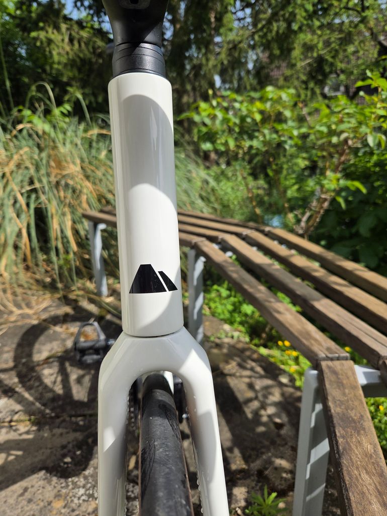 Used Canyon Ultimate CF SL 8 Aero 2023 2023 Road & Gravel, Bianco — image 2 of 21