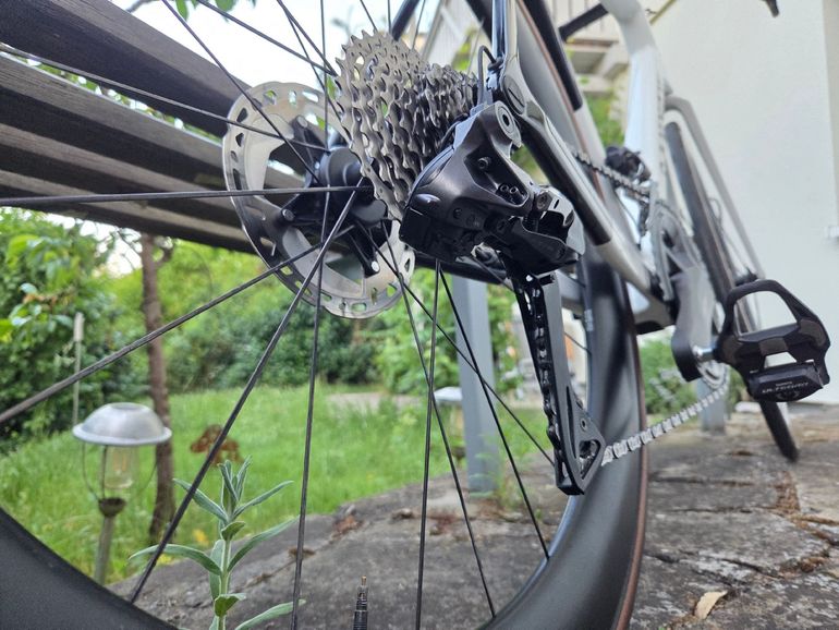 Used Canyon Ultimate CF SL 8 Aero 2023 2023 Road & Gravel, Bianco — image 9 of 21