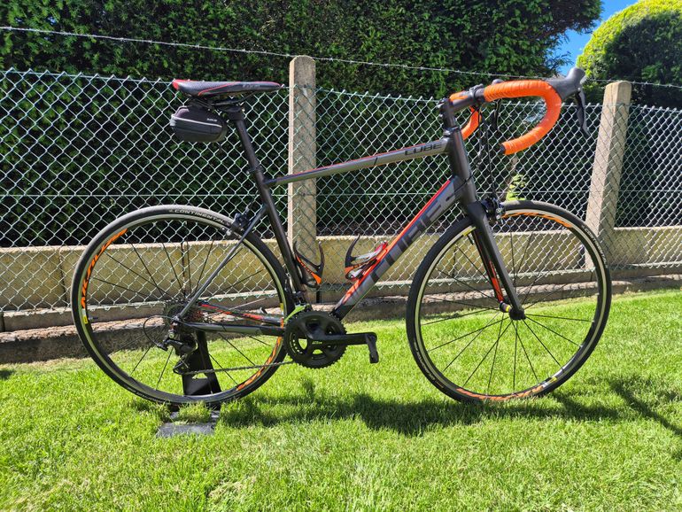 Used CUBE attain SL 2016 2016 Road & Gravel, Schwarz — image 1 of 11