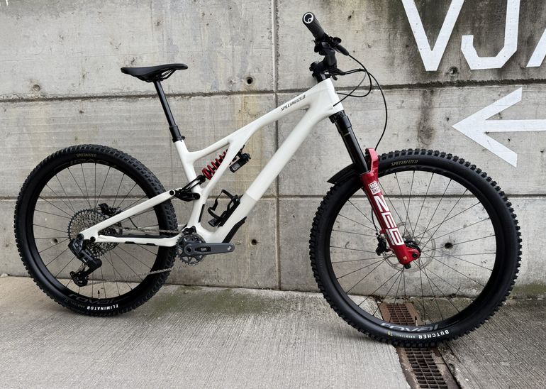 Used Specialized Stumpjumper EVO Sram Eagle Transmission GX 2023 Mountainbike, White — image 1 of 11