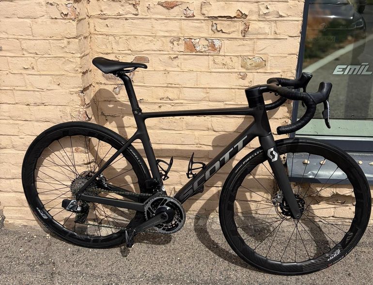 Used Scott Addict RC Ultimate (2023) 2023 Road & Gravel, Black — image 1 of 4