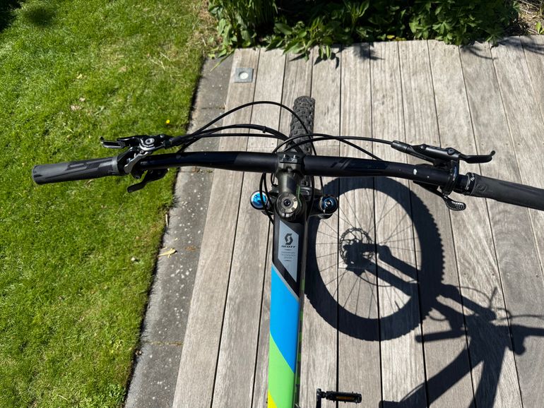 Used Scott Genius 710 Plus 2017 2017 Mountainbike, Light Gray, 27.5 — image 2 of 10