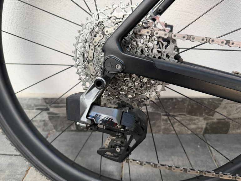 Used Canyon Grail CF SL 7 eTap 2022 2022 Road & Gravel, Nero — image 5 of 14