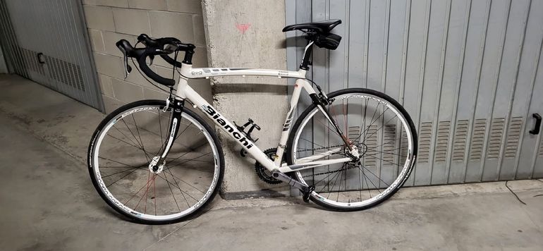 Used Bianchi Via Shimano 105 2007 Road & Gravel, Weiß — image 1 of 5