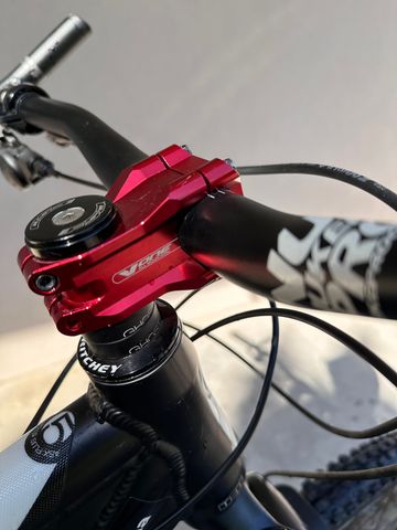 Used Ghost ASX PLUS 5700 2012 Mountainbike, Black — image 4 of 20