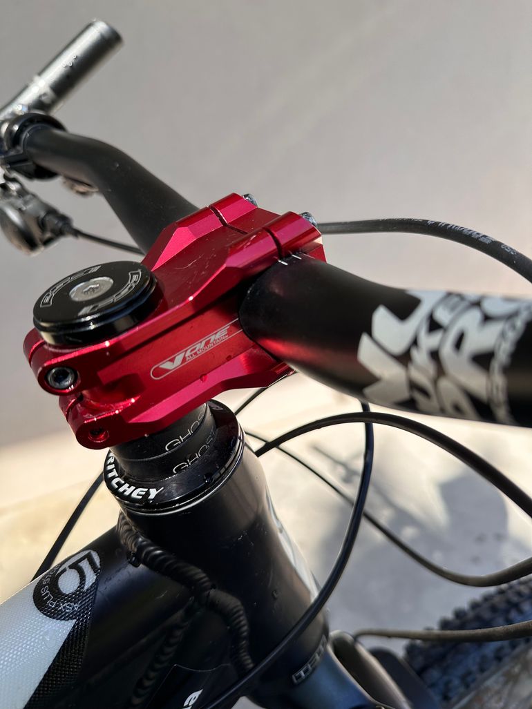 Used Ghost ASX PLUS 5700 2012 Mountainbike, Black — image 4 of 20