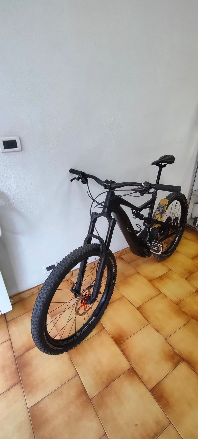 Used Specialized Turbo Levo FSR 6Fattie 2017 2017 Mountainbike, Negro — image 4 of 8