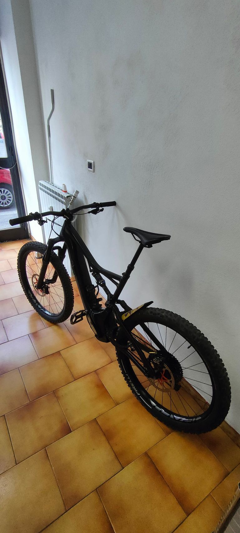 Used Specialized Turbo Levo FSR 6Fattie 2017 2017 Mountainbike, Negro — image 5 of 8