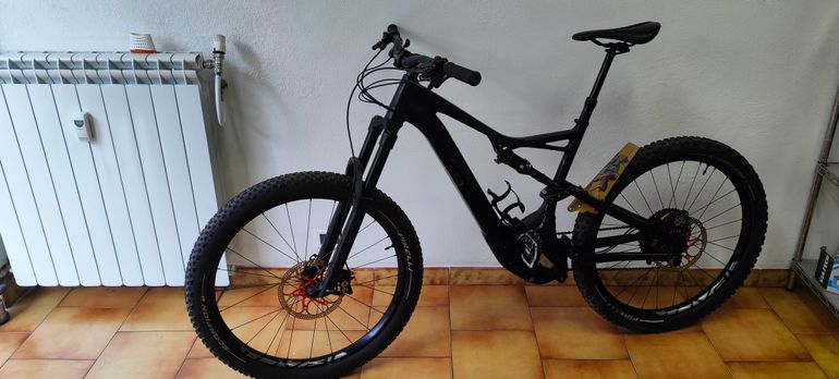 Used Specialized Turbo Levo FSR 6Fattie 2017 2017 Mountainbike, Negro — image 1 of 8