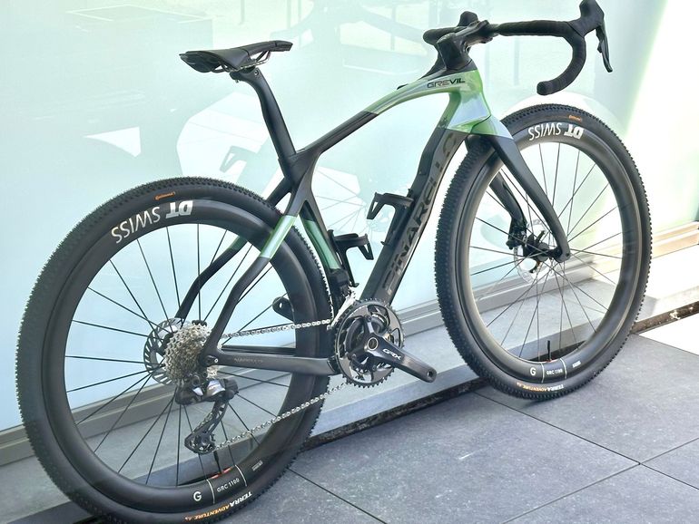 Used Pinarello GREVIL F9 - SHIMANO GRX Di2 2025 2025 Road & Gravel, Schwarz — image 5 of 6