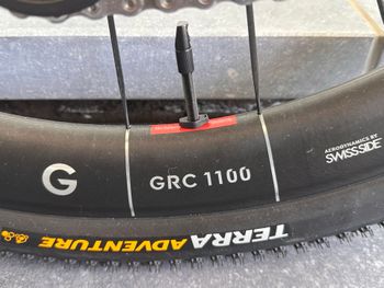 Used Pinarello GREVIL F9 - SHIMANO GRX Di2 2025 2025 Road & Gravel, Schwarz — image 6 of 6