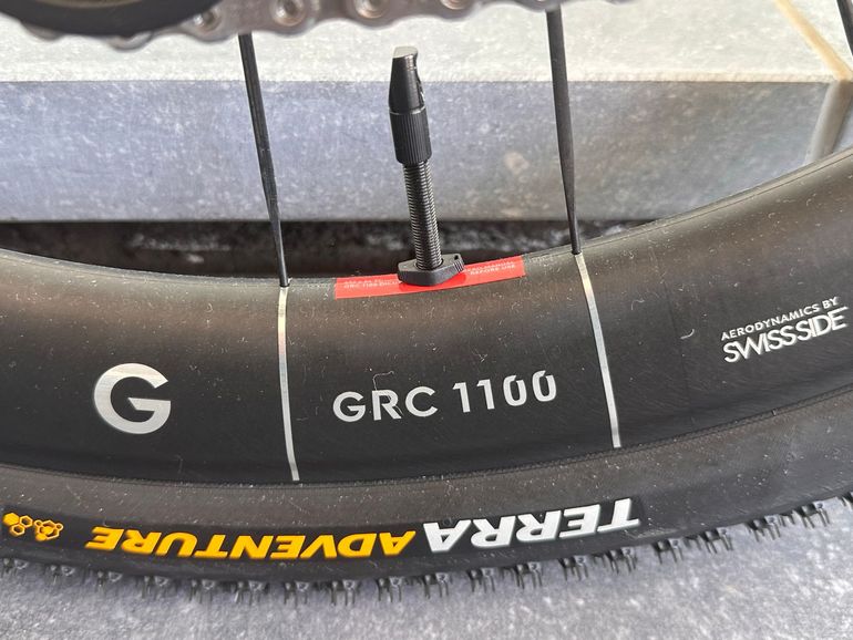 Used Pinarello GREVIL F9 - SHIMANO GRX Di2 2025 2025 Road & Gravel, Schwarz — image 6 of 6