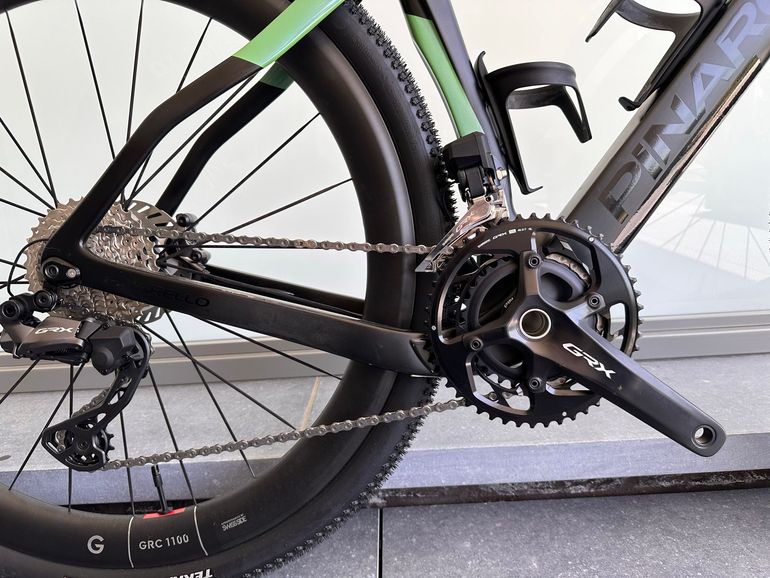 Used Pinarello GREVIL F9 - SHIMANO GRX Di2 2025 2025 Road & Gravel, Schwarz — image 3 of 6