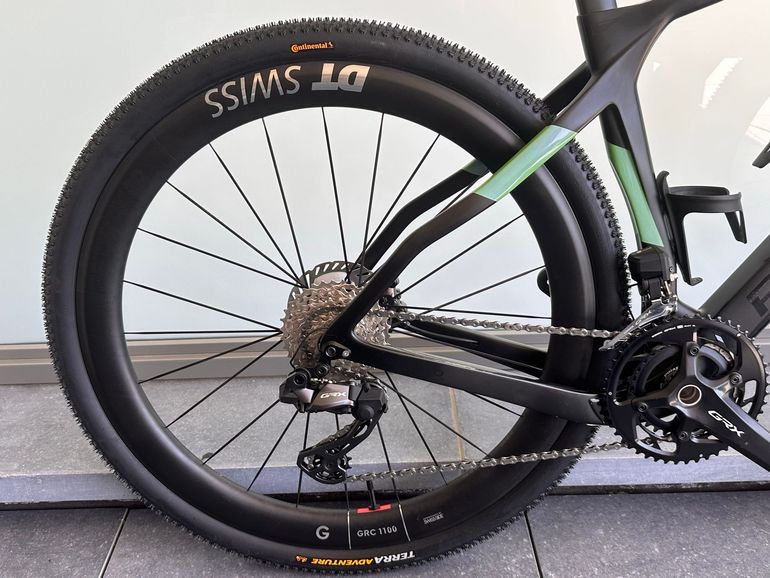 Used Pinarello GREVIL F9 - SHIMANO GRX Di2 2025 2025 Road & Gravel, Schwarz — image 4 of 6