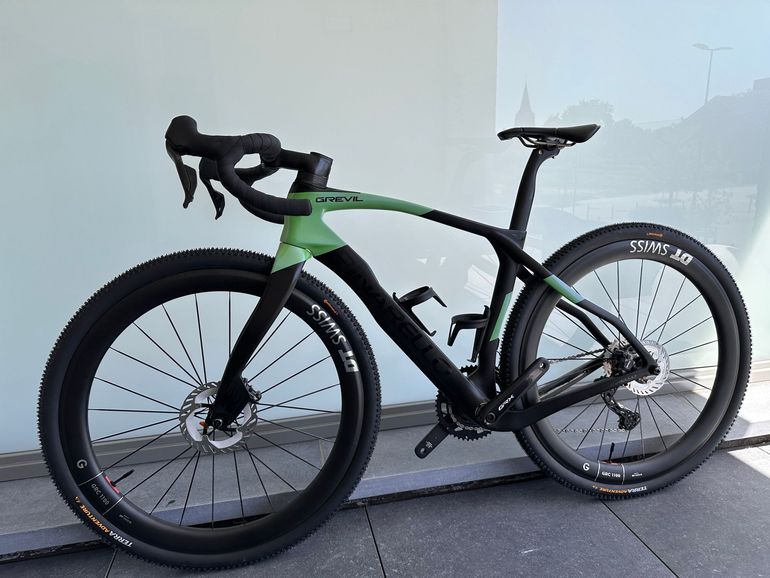Used Pinarello GREVIL F9 - SHIMANO GRX Di2 2025 2025 Road & Gravel, Schwarz — image 2 of 6