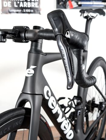 Used Cervélo Caledonia-5 Ultegra Di2 2023 2023 Road & Gravel, Black — image 20 of 25