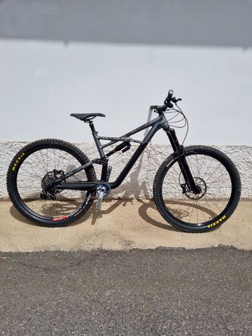 Tweedehands Specialized Enduro Comp 29/6Fattie 2017 2017 Mountainbike — afbeelding 2 van 9