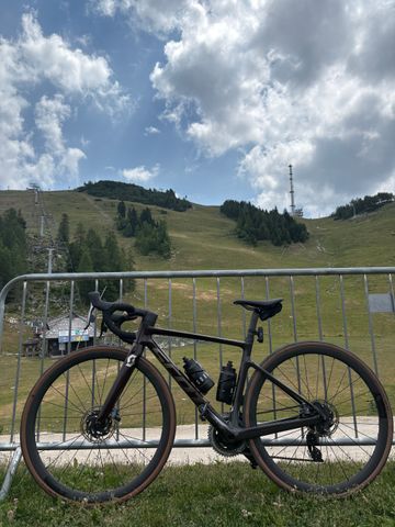 Used Scott Addict 10 2024 2024 Road & Gravel, Red — image 5 of 5