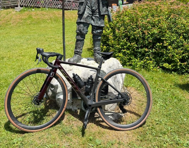Used Scott Addict 10 2024 2024 Road & Gravel, Red — image 2 of 5
