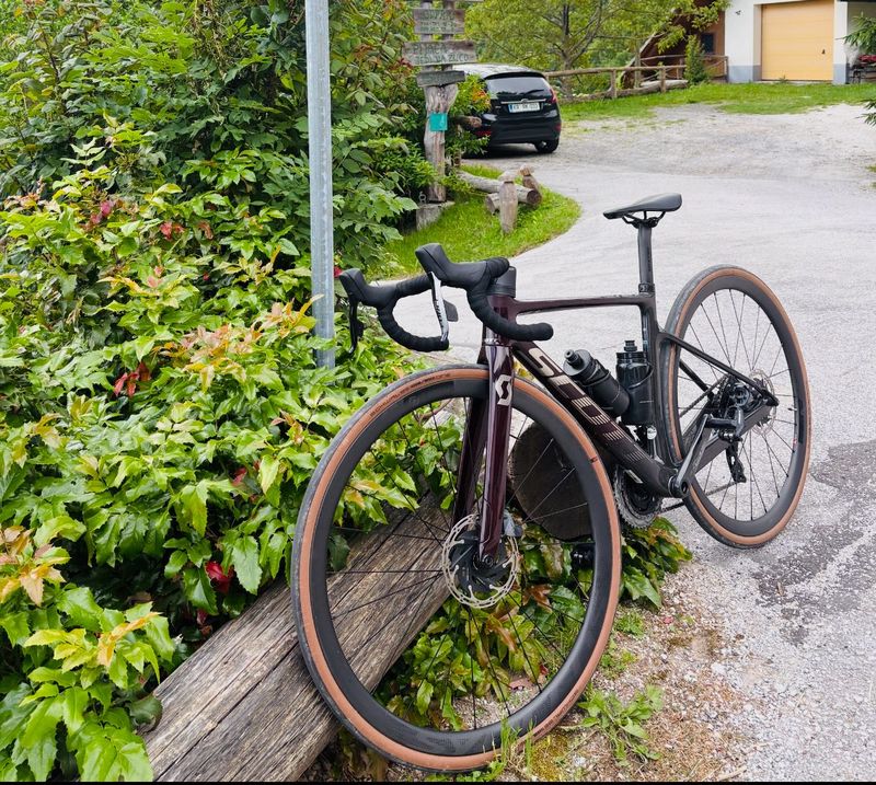 Used Scott Addict 10 2024 2024 Road & Gravel, Red — image 1 of 5