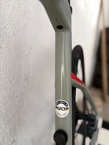 Used BMC Roadmachine 01 ONE 2020 2020 Road & Gravel, Hellgrau — image 2 of 21