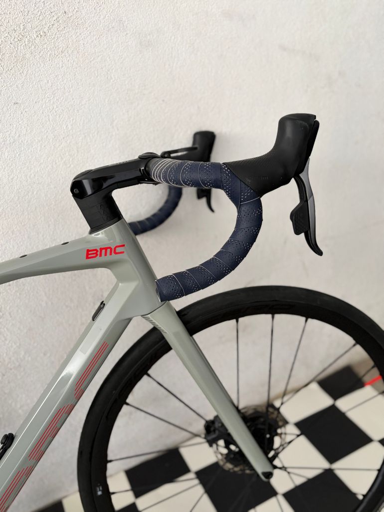 Used BMC Roadmachine 01 ONE 2020 2020 Road & Gravel, Hellgrau — image 15 of 21