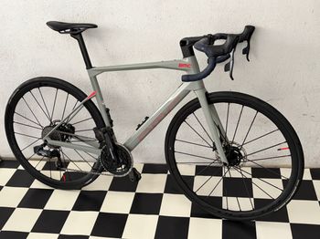 Used BMC Roadmachine 01 ONE 2020 2020 Road & Gravel, Hellgrau — image 10 of 21
