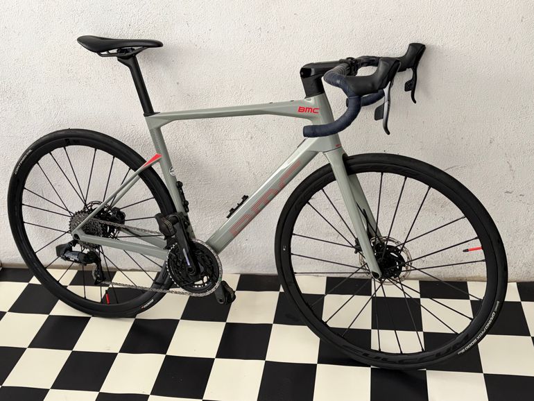 Used BMC Roadmachine 01 ONE 2020 2020 Road & Gravel, Hellgrau — image 10 of 21