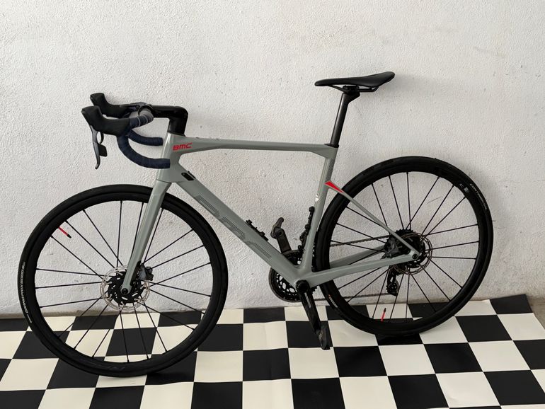 Used BMC Roadmachine 01 ONE 2020 2020 Road & Gravel, Hellgrau — image 1 of 21