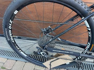 Used Cannondale F29 Shimano Deore 2015 Mountainbike, Black — image 3 of 4