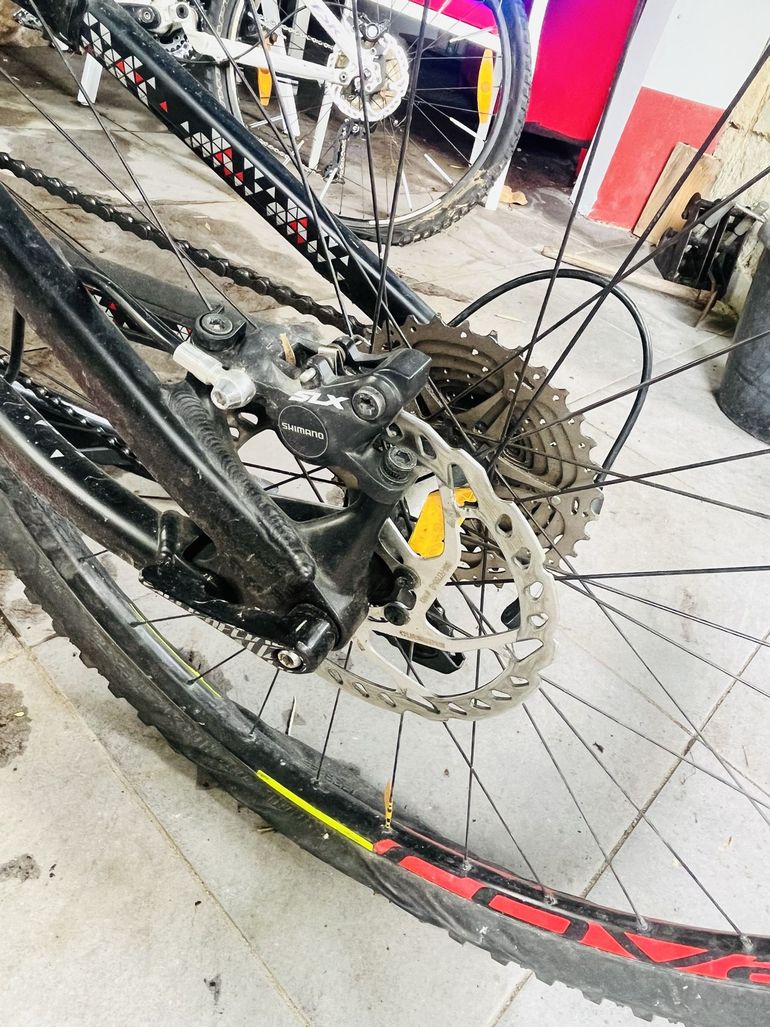 Używany Specialized Rumor Elite 2015 2015 Mountainbike — zdjęcie 30 z 33