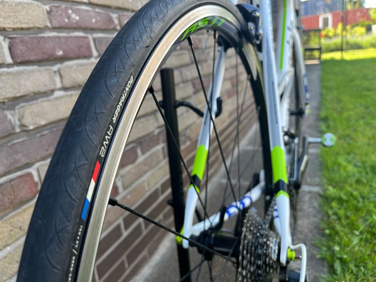 Used Cannondale SuperSix EVO Shimano 105 2015 Road & Gravel, White — image 5 of 18