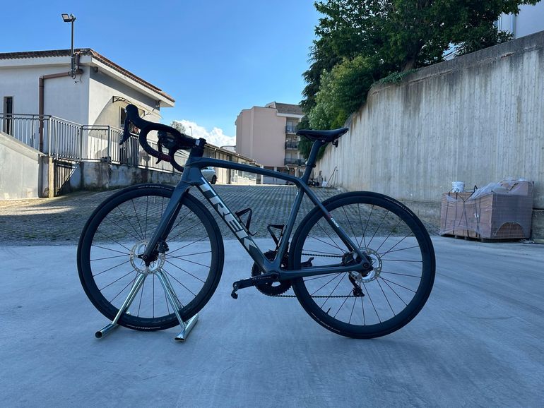 Used Trek Émonda SL 6 Disc Pro 2022 2022 Road & Gravel, Hellgrau — image 2 of 6
