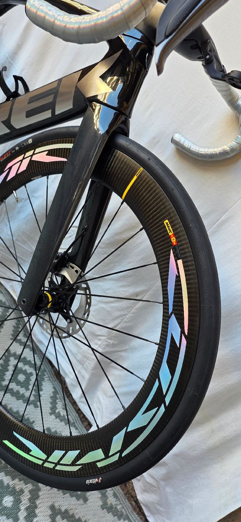 Used Trek Madone SLR 9 Trek Madone SLR 9 Custom Shimano Ultegra Di2 2024 Road & Gravel, Black — image 8 of 13