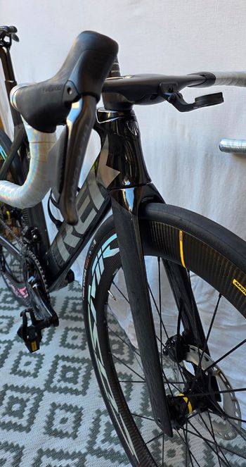 Used Trek Madone SLR 9 Trek Madone SLR 9 Custom Shimano Ultegra Di2 2024 Road & Gravel, Black — image 6 of 13